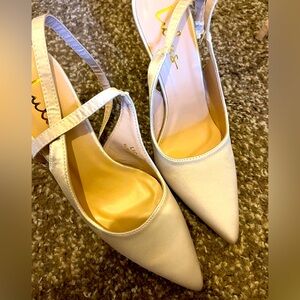 Lulus Champagne Pointed Heels Never Worn